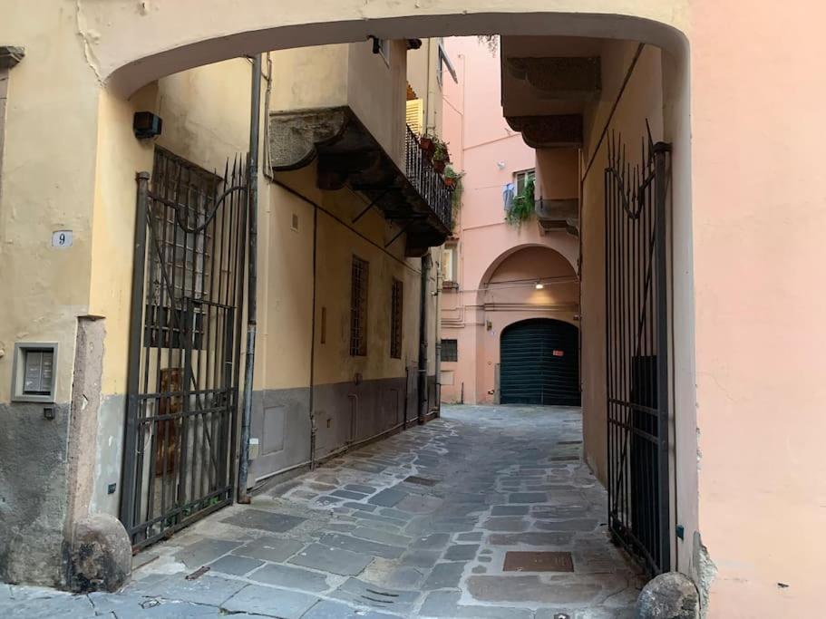 דירות Loft Moderno Ubicato Nel Centro Storico Di לוקה מראה חיצוני תמונה
