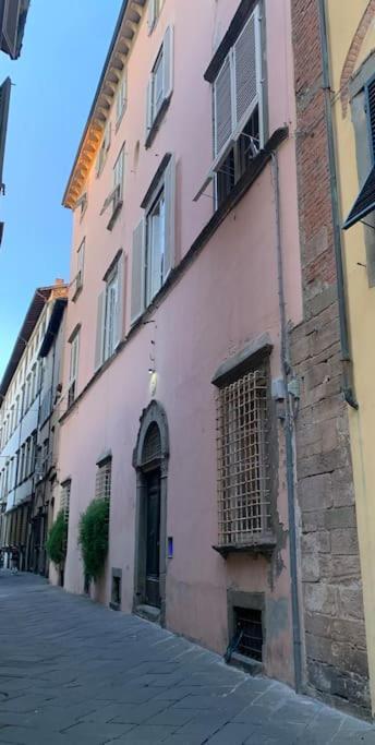 דירות Loft Moderno Ubicato Nel Centro Storico Di לוקה מראה חיצוני תמונה