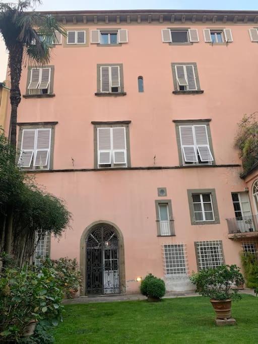 דירות Loft Moderno Ubicato Nel Centro Storico Di לוקה מראה חיצוני תמונה