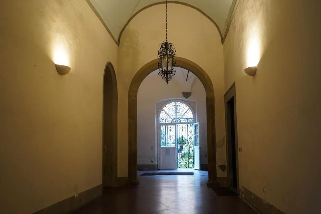 דירות Loft Moderno Ubicato Nel Centro Storico Di לוקה מראה חיצוני תמונה